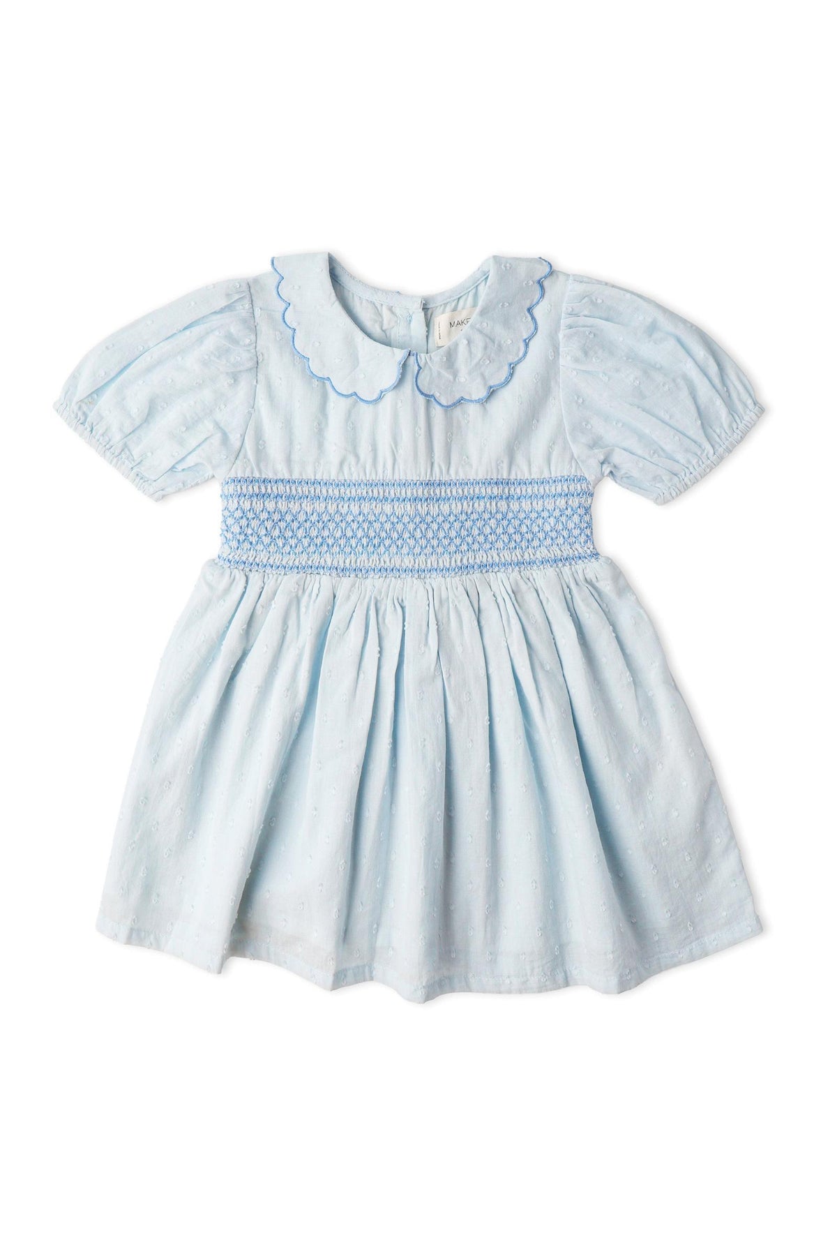 Light blue organic cotton dress featuring a smocked collar and short puff sleeves. This vintage-inspired design is perfect for children’s playdates and special occasions, combining comfort and style.