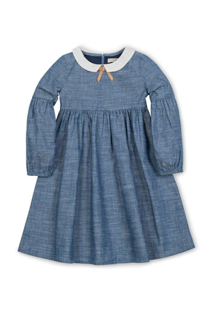 A chambray dress with a woven Peter Pan collar and bow detail features gently puffed sleeves and an empire waist. This organic cotton dress is suitable for toddlers and kids.