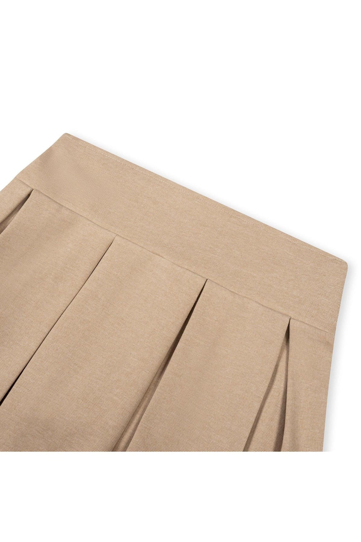 Close-up view of a camel-colored organic cotton ponte pleated skort, showcasing soft fabric and neat pleats. Ideal for toddlers and girls, combining style and comfort for everyday wear.