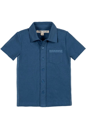 A stone blue short sleeve button-down shirt made from soft organic cotton features a pocket and subtle patterned detailing. Ideal for warm weather, this shirt is perfect for ages 2T-12.