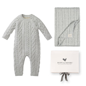 Light gray cable-knit romper and matching blanket from Hope & Henry, presented in a stylish gift box. Made from GOTS certified organic cotton, perfect for delicate baby skin.
