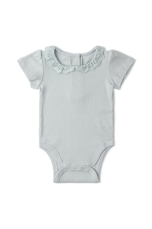 Light gray organic cotton onesie featuring a delicate lace collar. This soft, stretchy garment is ideal for comfortable wear, perfect for infants and toddlers during playtime or naptime.