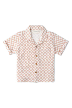 Lightweight organic cotton shirt featuring a brick check pattern in soft peach and white. Designed for comfort, this stylish piece is perfect for summer adventures.