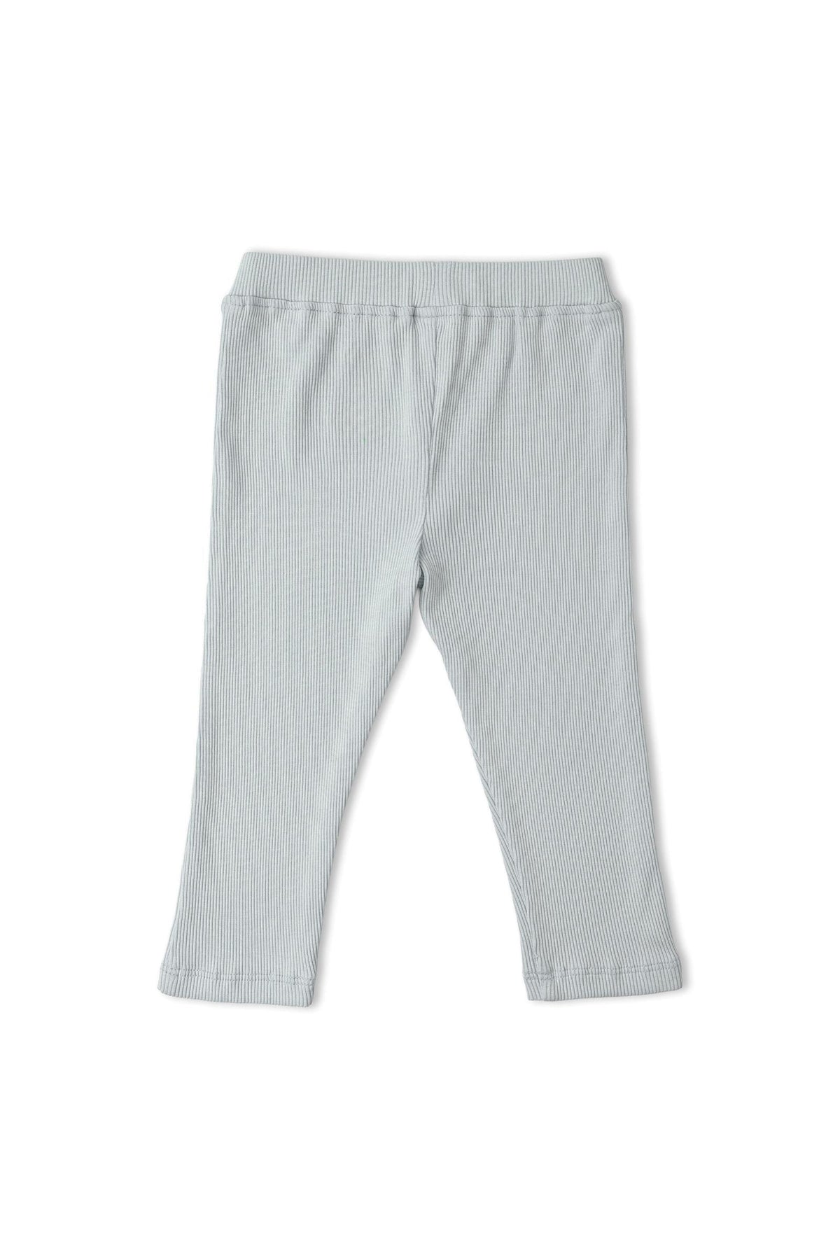 Light gray, ribbed leggings made from organic cotton, designed for comfort and movement. Ideal for playtime, these sustainable tights fit seamlessly into everyday outfits for young children.