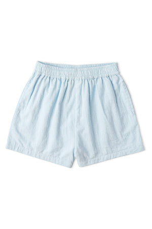 Light blue shorts made from organic cotton feature a soft, stretchy waistband and a textured dobby weave. Ideal for sunny day outings, these shorts combine comfort and style for children.