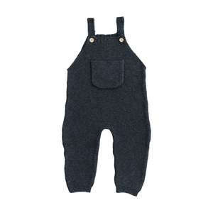 Charcoal knit cotton baby overalls feature a relaxed fit with adjustable straps and a front pocket. Ideal for comfort and style, these overalls are perfect for everyday adventures.