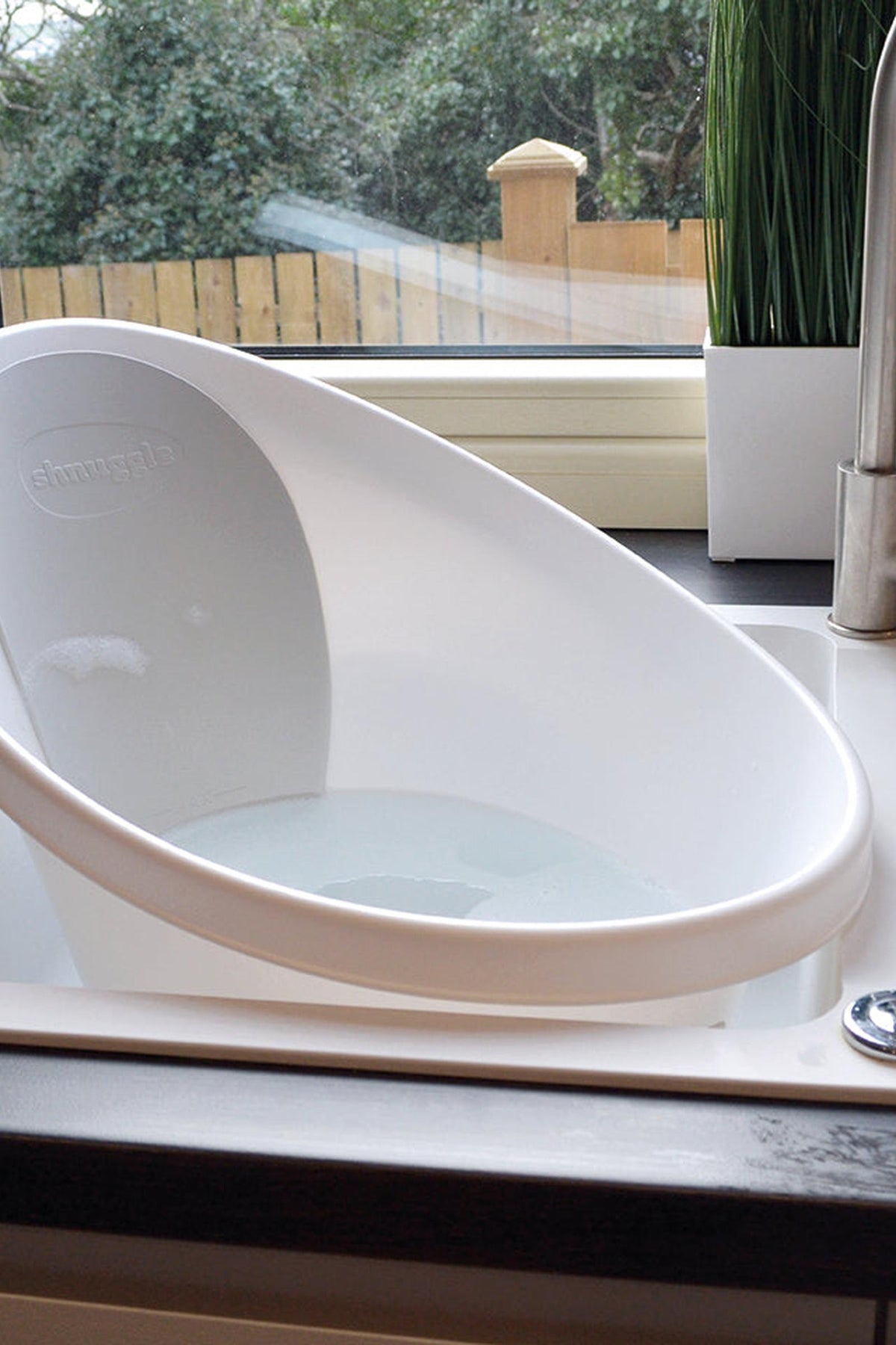 Shnuggle Bath Accessories Bundle - Ellie Scoop, Washy Jug, Boats & Wishy Toy - 4-Piece Set