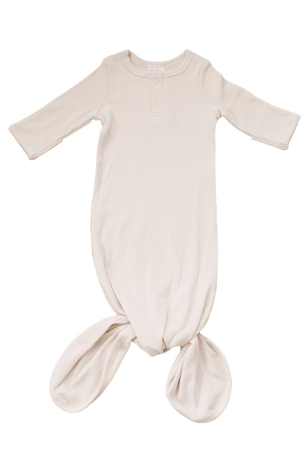 Vanilla-colored ribbed baby gown with long sleeves and a knotted bottom, made from organic cotton.