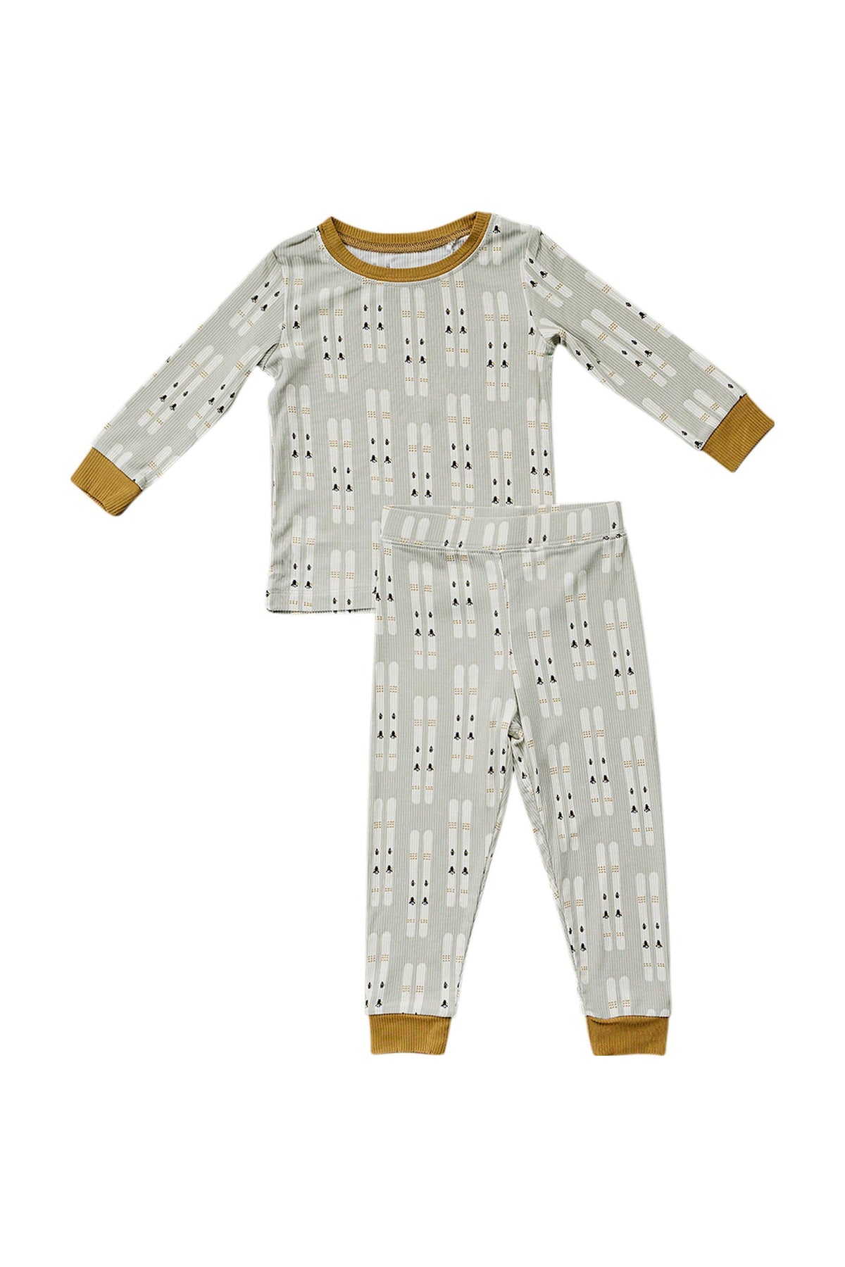 Gray ribbed pajama set with ski pattern, featuring mustard cuffs. Made from eco-friendly bamboo fabric for children.