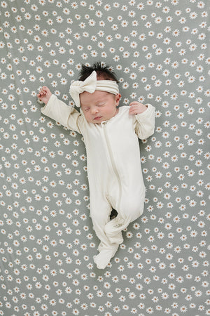 Light Green Daisy Stretch Crib Sheet | Bamboo | Baby Essentials