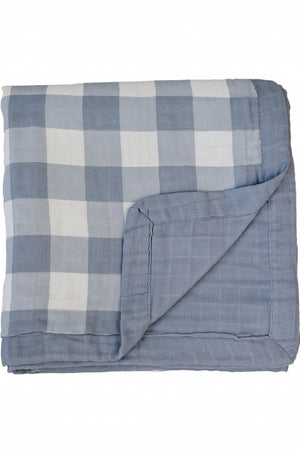 Dusty blue gingham crib quilt made from 100% cotton, featuring a soft, four-layer muslin design. Ideal for cozying up your nursery while ensuring comfort for your little one.